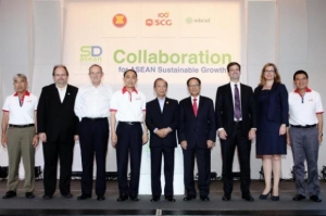 ʫը ͧõẺҹþѲҧ׹ дǪҭԴǷ ASEAN Sustainable Development Symposium 2014 ҹѧ͢¡þѲҧ׹¹š׹