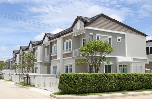 ��ҹ������� �� 4 ��ѵ�����ѡ���š�����١��ҹ  "���ҧ�����آ����׹" ���ѧ���س�Ҿ