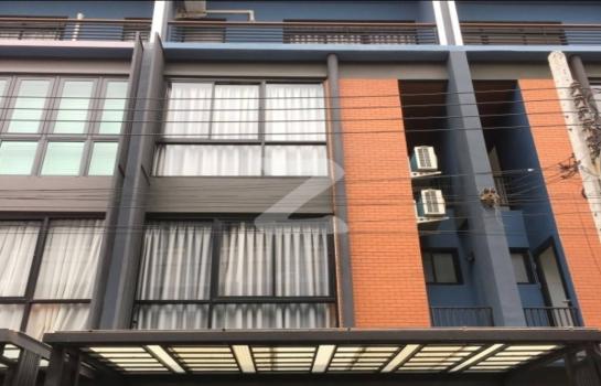 ���ͧ �� All Living