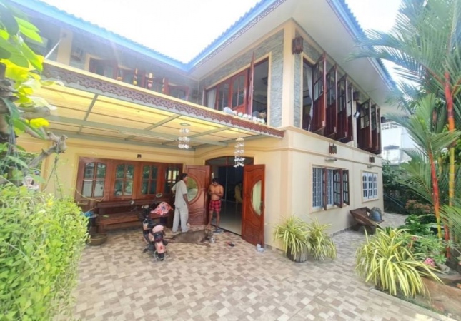 �ź��� �� A House property