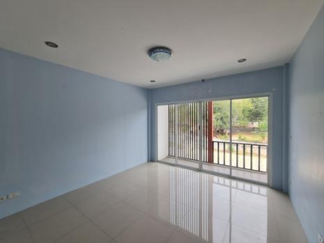 ����Թ �� Estate Corner