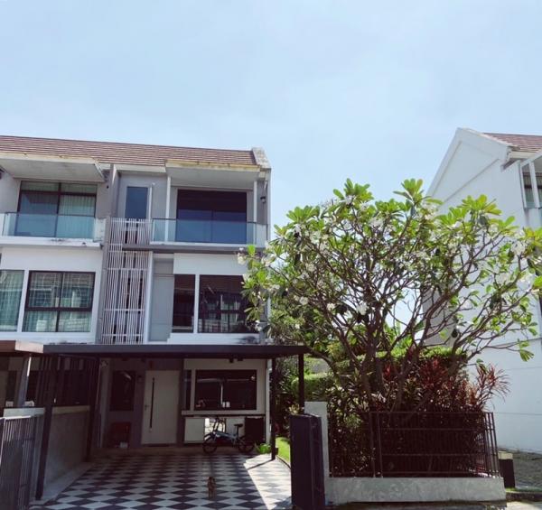 ทาวน์โฮม 3 ชั้น 7,200,000 บาท ทาวน์โฮม 3 ชั้น 7,200,000 บาท