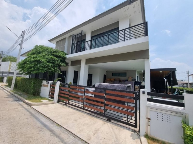 ���ͧ �� A House property