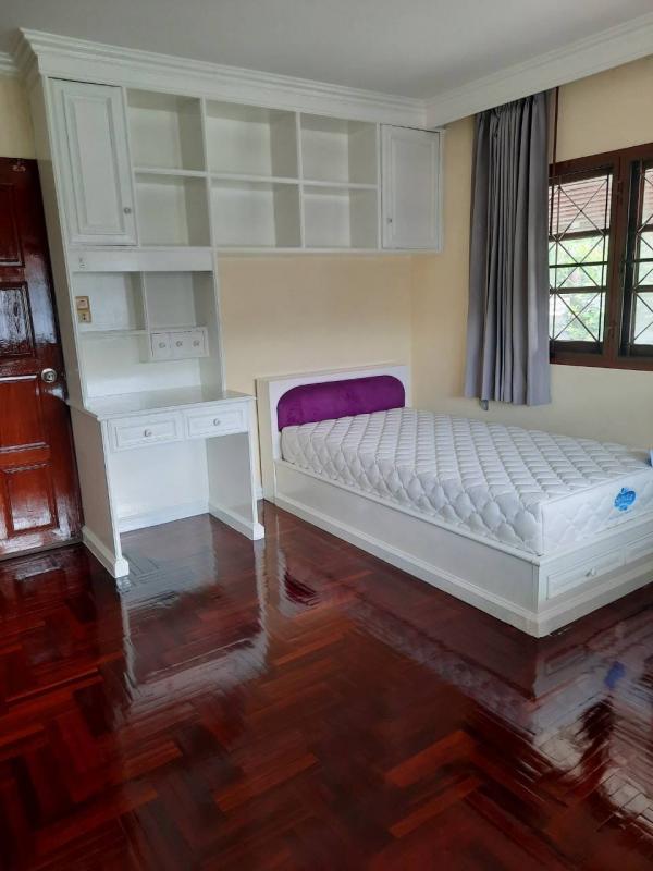 ��ҹ������ç���¹�ҹҪҵ� ���¢�ҧ