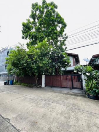 ����ǹ��ǧ �� Estate Corner