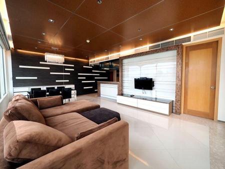 ��¤͹�45��� 9,000,000 �ҷ