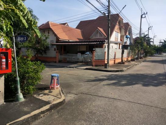 บ้าน ถนน: บ้าน ถนน: