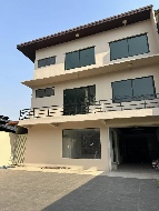 ������⡴ѧ �Ҥһ�С�������� 125,000 �ҷ/��͹