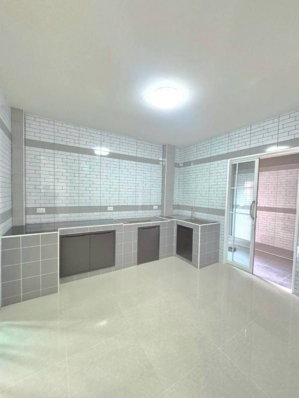 บ้าน ใกล้โรงพยาบาลนพรัตน์