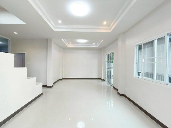 บ้าน ใกล้โรงพยาบาลนพรัตน์