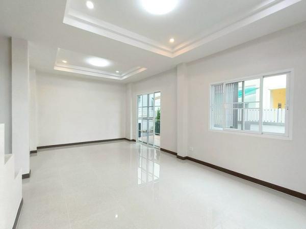 บ้าน ใกล้โรงพยาบาลนพรัตน์