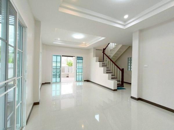 บ้าน ใกล้โรงพยาบาลนพรัตน์