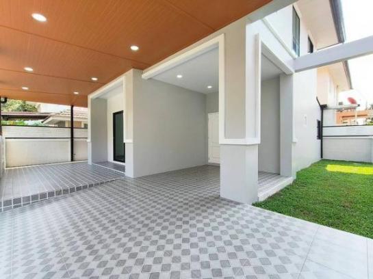 บ้าน ใกล้โรงพยาบาลนพรัตน์