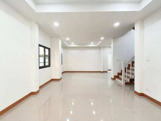 บ้าน ใกล้โรงพยาบาลนพรัตน์