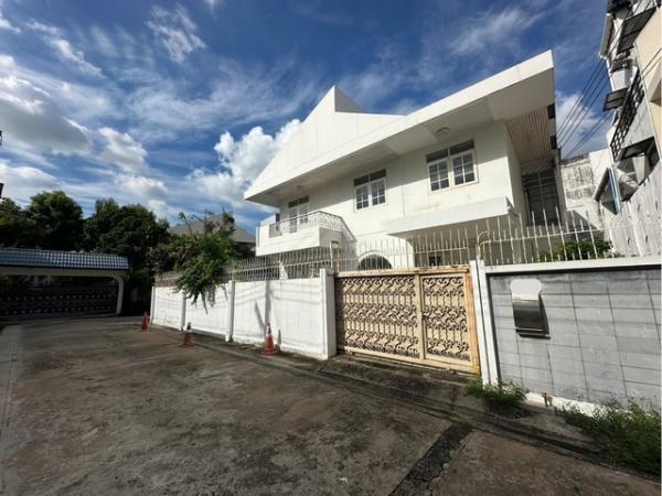 ��º�ҹ �ҷá�ا෾