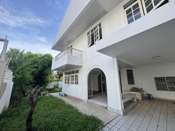 ��º�ҹ �ҷá�ا෾