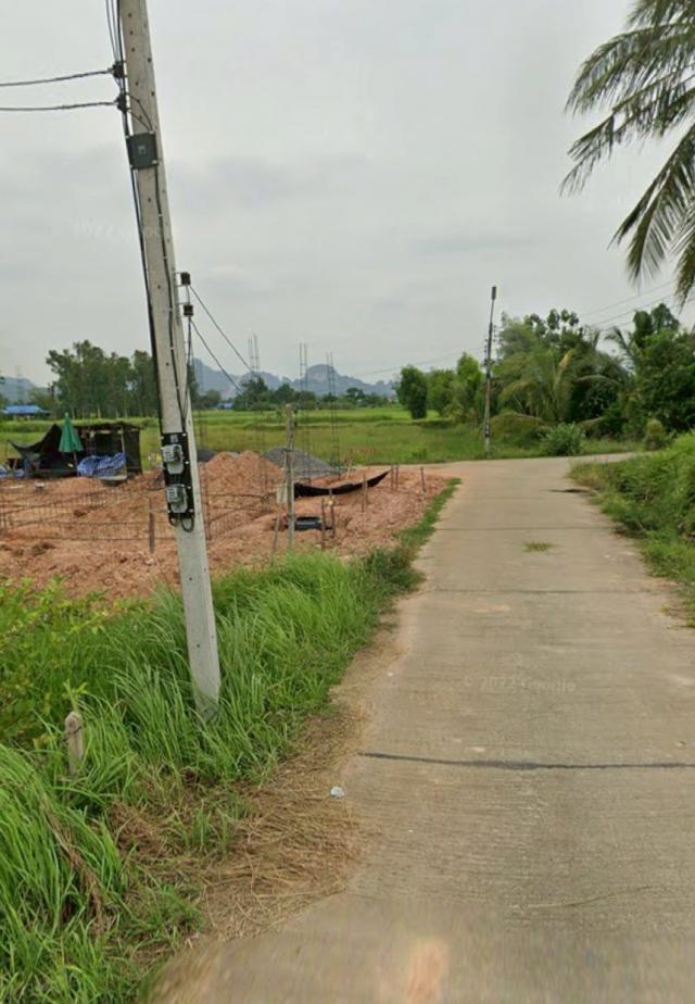 ที่ดิน ติดถนนคอนกรีต 600 ตารางวา ที่ดิน ติดถนนคอนกรีต 600 ตารางวา