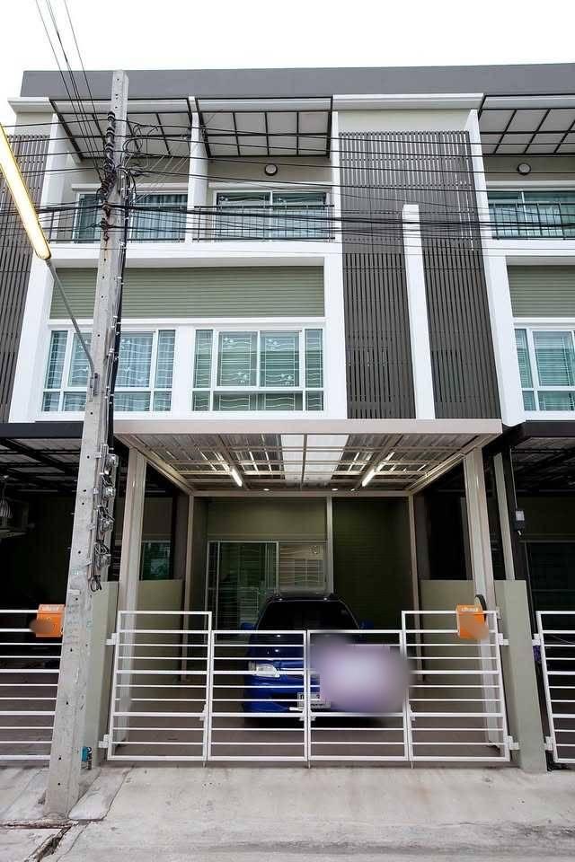 ���ͧ �� All Living