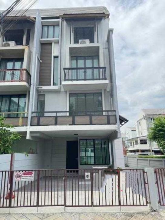 ทาวน์โฮม emporium ทาวน์โฮม emporium