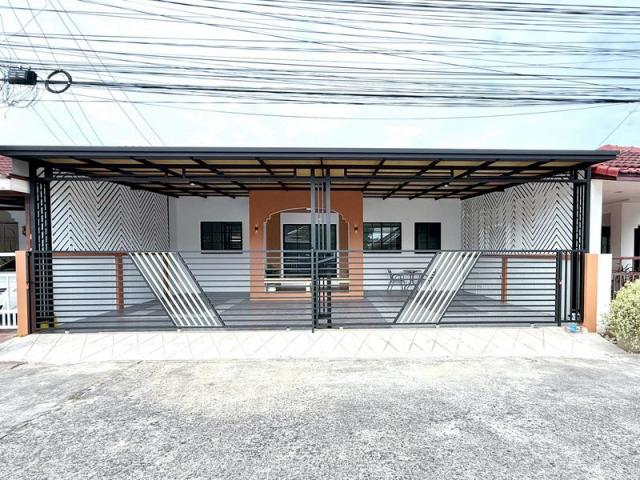 บ้าน โรงรถ บ้าน โรงรถ