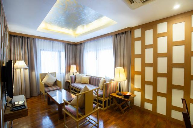 ;�����鹷������� �ҧ�ѡ��ا෾