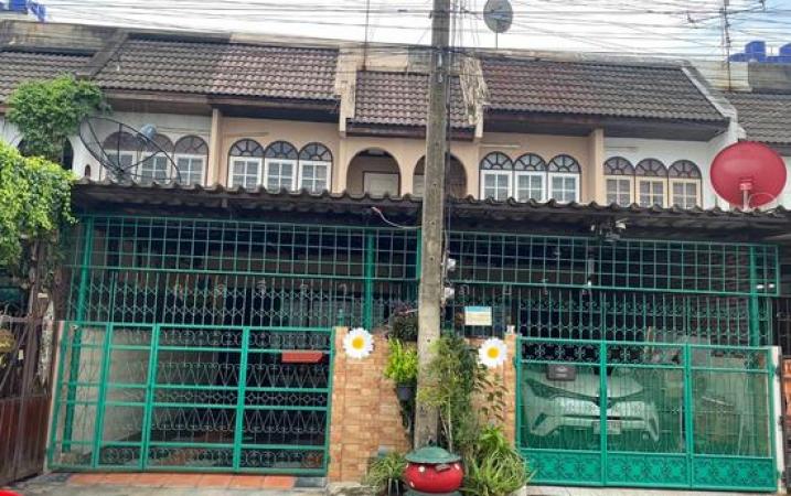 ทาวน์เฮ้าส์พร้อมเฟอร์ ลาดพร้าว ทาวน์เฮ้าส์พร้อมเฟอร์ ลาดพร้าว