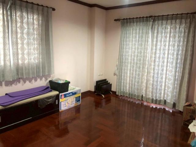 ��ҹ��ͺ�����˭� ���١��