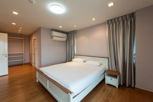 �͹������� ��ͧ�ҹ