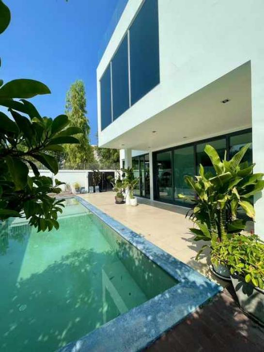 Pattaya dot Property