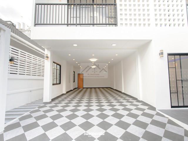 ����Ҥ�þҳԪ�� ���¢�ҧ��ا෾