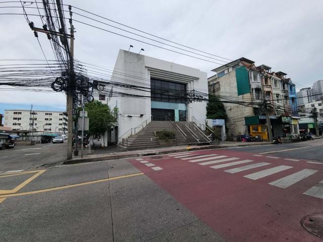 ����ӹѡ�ҹ ���¢�ҧ��ا෾