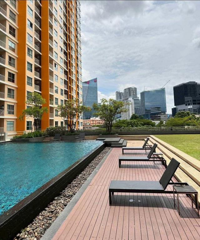 �͹������� �ҧ�ҡ�ا෾