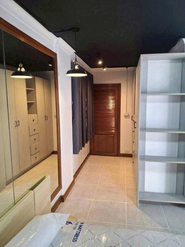 �͹������� �ѧ�ͧ��ҧ��ا෾