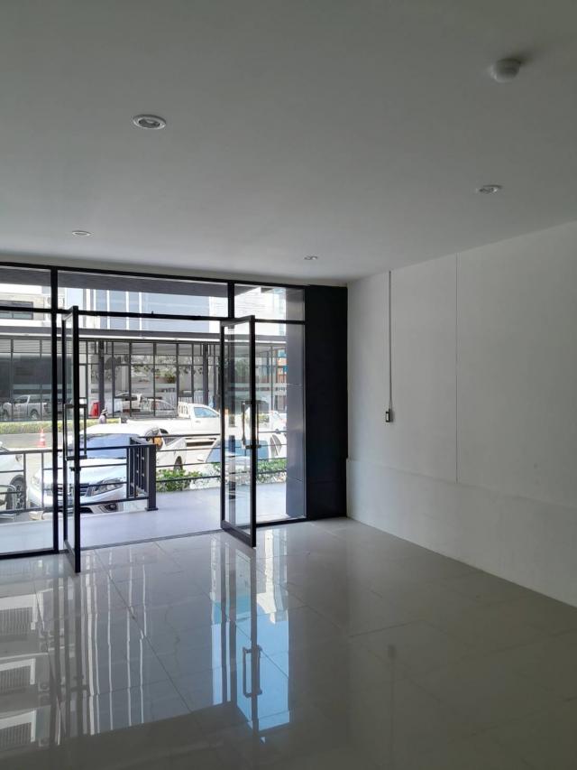 �͹������� �ҧ�����طû�ҡ��