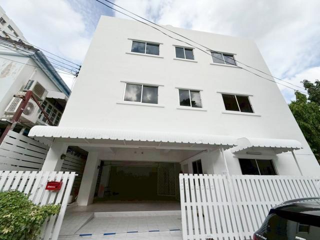 ��áԨ ��ҹ�����