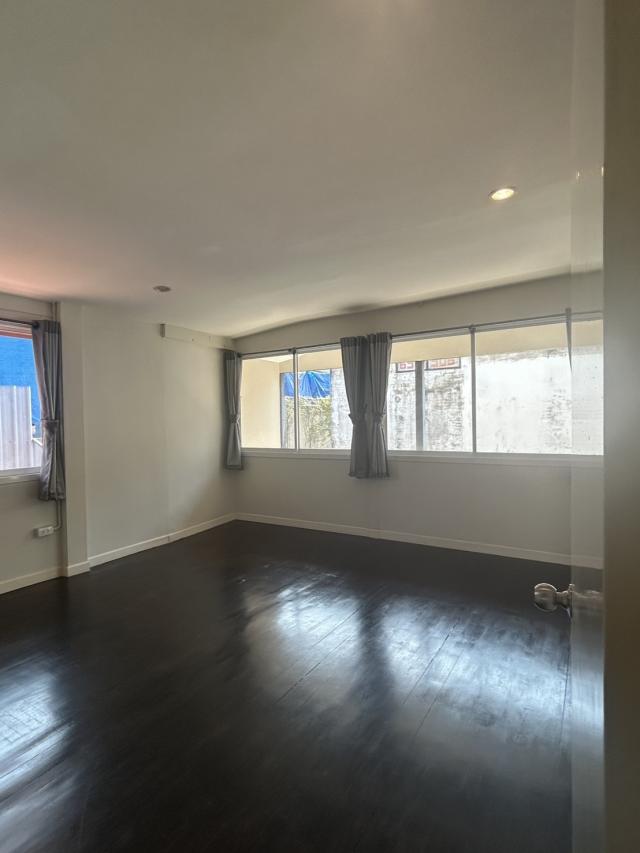 ��ҹ������ ���¢�ҧ