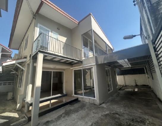 บ้าน 5 ห้องนอน บ้าน 5 ห้องนอน