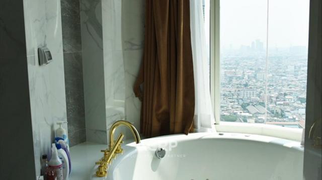 �͹ⴹ����蹢�Ҵ�˭� ��ͧ�ҹ