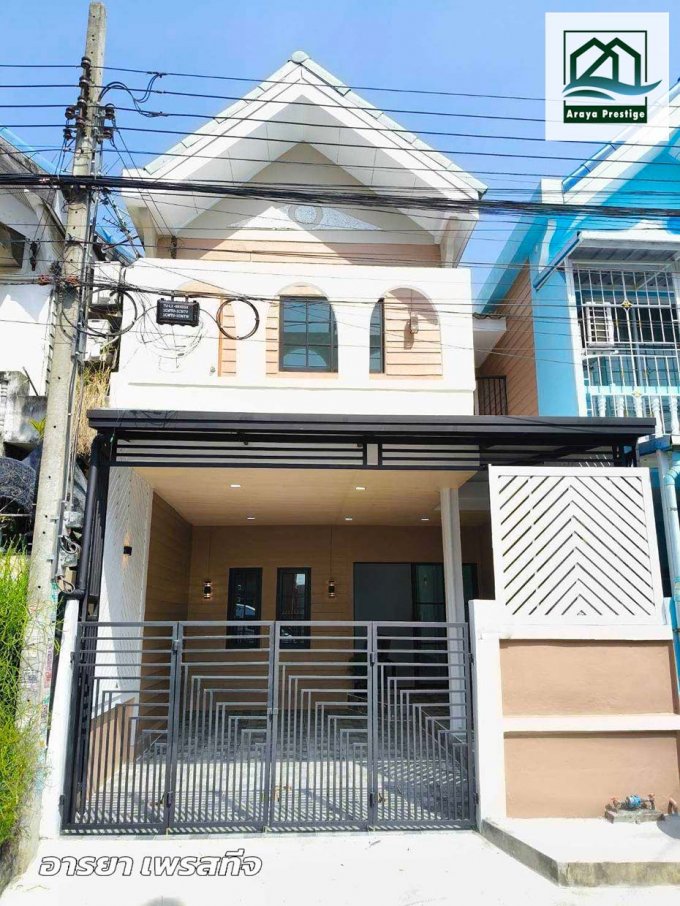 ขายทาวน์เฮ้าส์ ต่อเติมโรงจอดรถ 2,690,000 บาท ขายทาวน์เฮ้าส์ ต่อเติมโรงจอดรถ 2,690,000 บาท