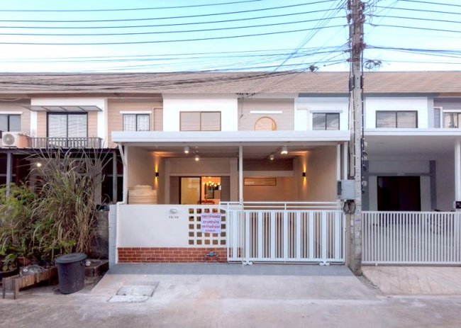 ขายทาวน์เฮ้าส์ เดินทางสะดวก 2,090,000 บาท ขายทาวน์เฮ้าส์ เดินทางสะดวก 2,090,000 บาท