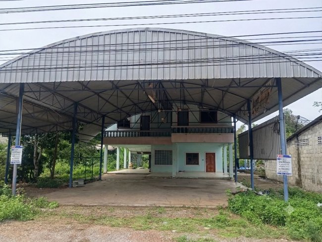 ขายบ้านพักอาศัยตึก 2 ชั้น พร้อมโรงจอดรถ ติดถนนหลัก บ้านลำนาว อ.บางขัน จ.นครศรีธรรมราช