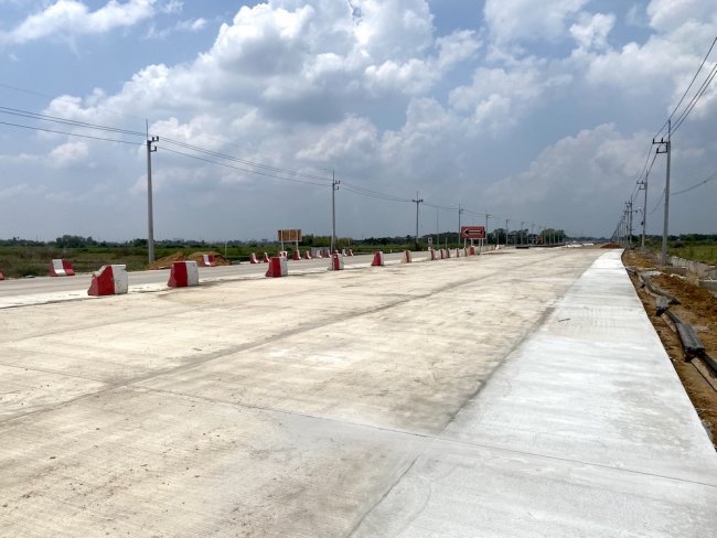 ที่ดิน ถนนเลียบคลอง ที่ดิน ถนนเลียบคลอง