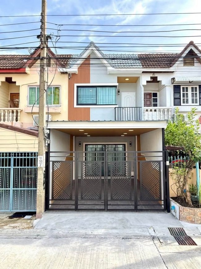 ขายทาวน์เฮ้าส์ เดินทางสะดวก 2,790,000 บาท ขายทาวน์เฮ้าส์ เดินทางสะดวก 2,790,000 บาท