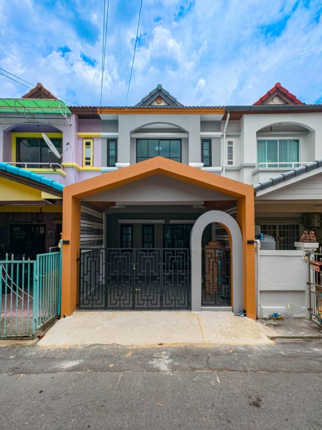 ขายทาวน์เฮ้าส์ เดินทางสะดวก 2,750,000 บาท ขายทาวน์เฮ้าส์ เดินทางสะดวก 2,750,000 บาท