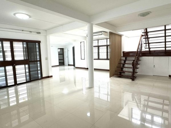 ��ҹ������ �ط����� 75,000 �ҷ�����͹