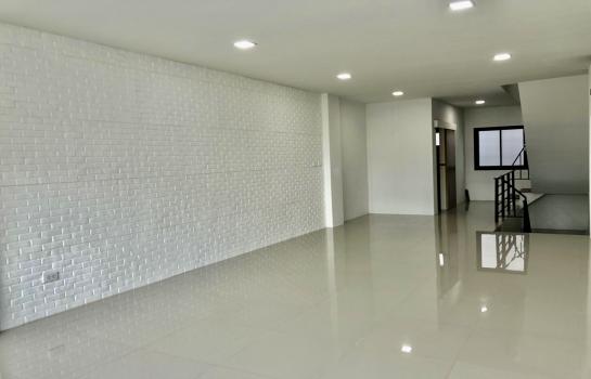 �ӹѡ�ҹ ����Թ 210,000 �ҷ/��͹