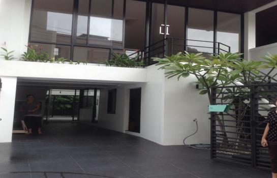 ·ǹ ҹԹ / Sale : Sukhumvit Thonglor nice town house 4 BR ºҹآԷ ͧ Thonglor BTS partly furnished 28 million baht, good location