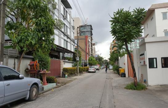 ·Թ ʶҹöʢ ا෾ ´ǹҹԹ Ҵ 310 .ŷͧآԷ 101  BTS سԶ ⢹ ا෾ Land and House for Sale in Sukhumvit near BTS Punnawithi Station. 310 sqw Bangkok